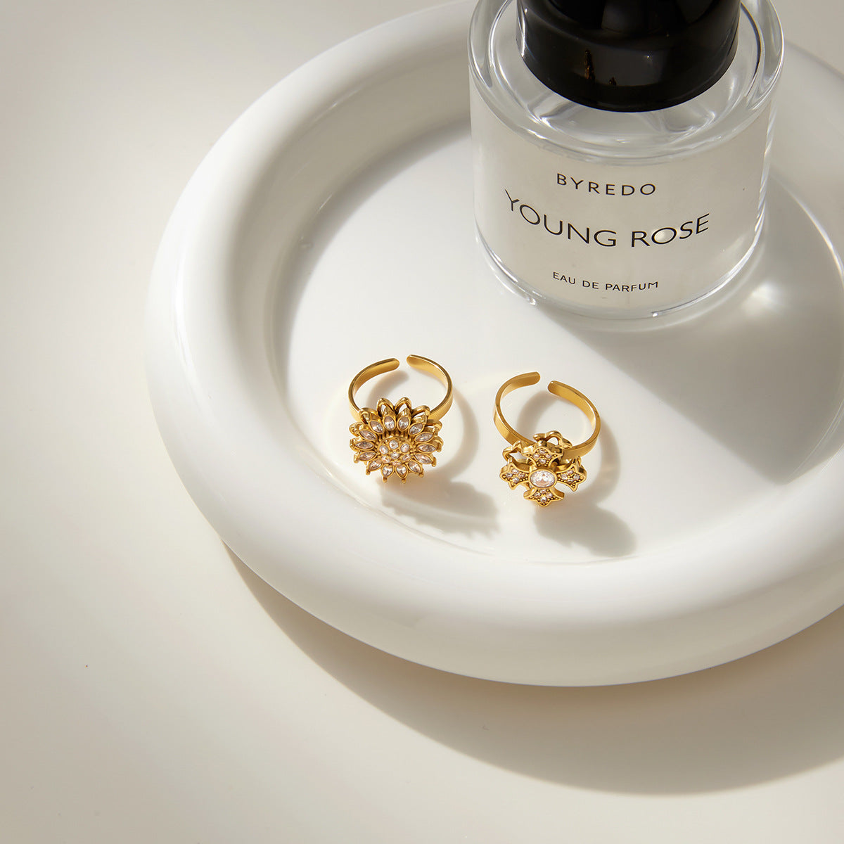 360° Rotatable Flower Ring – Gold Tone Cubic Zirconia Ring for Women
