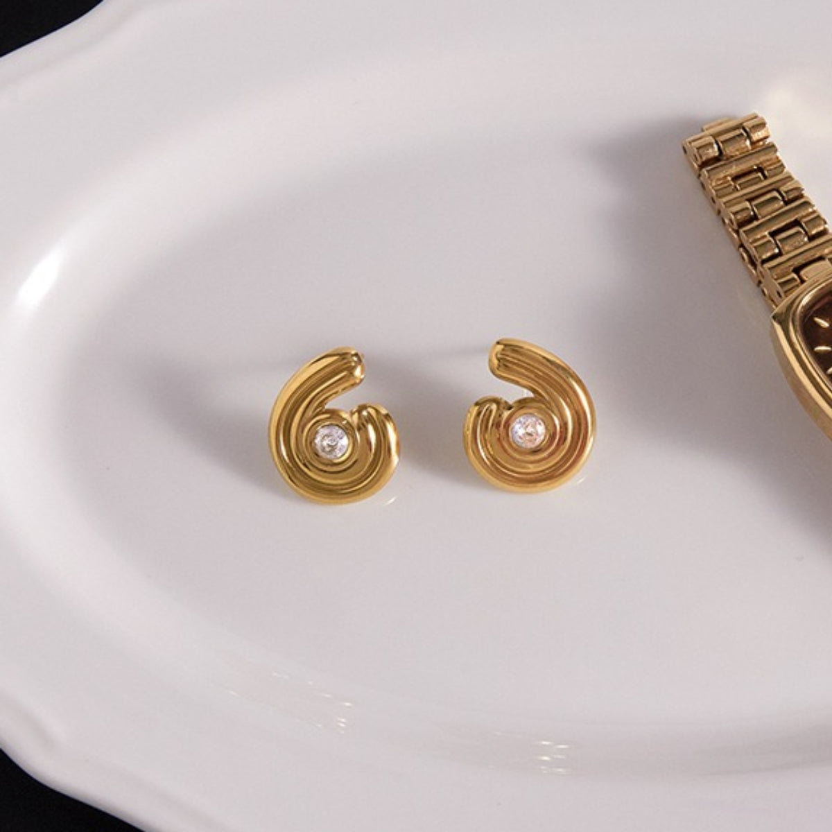 Twisted C-Hoop Zircon Earrings