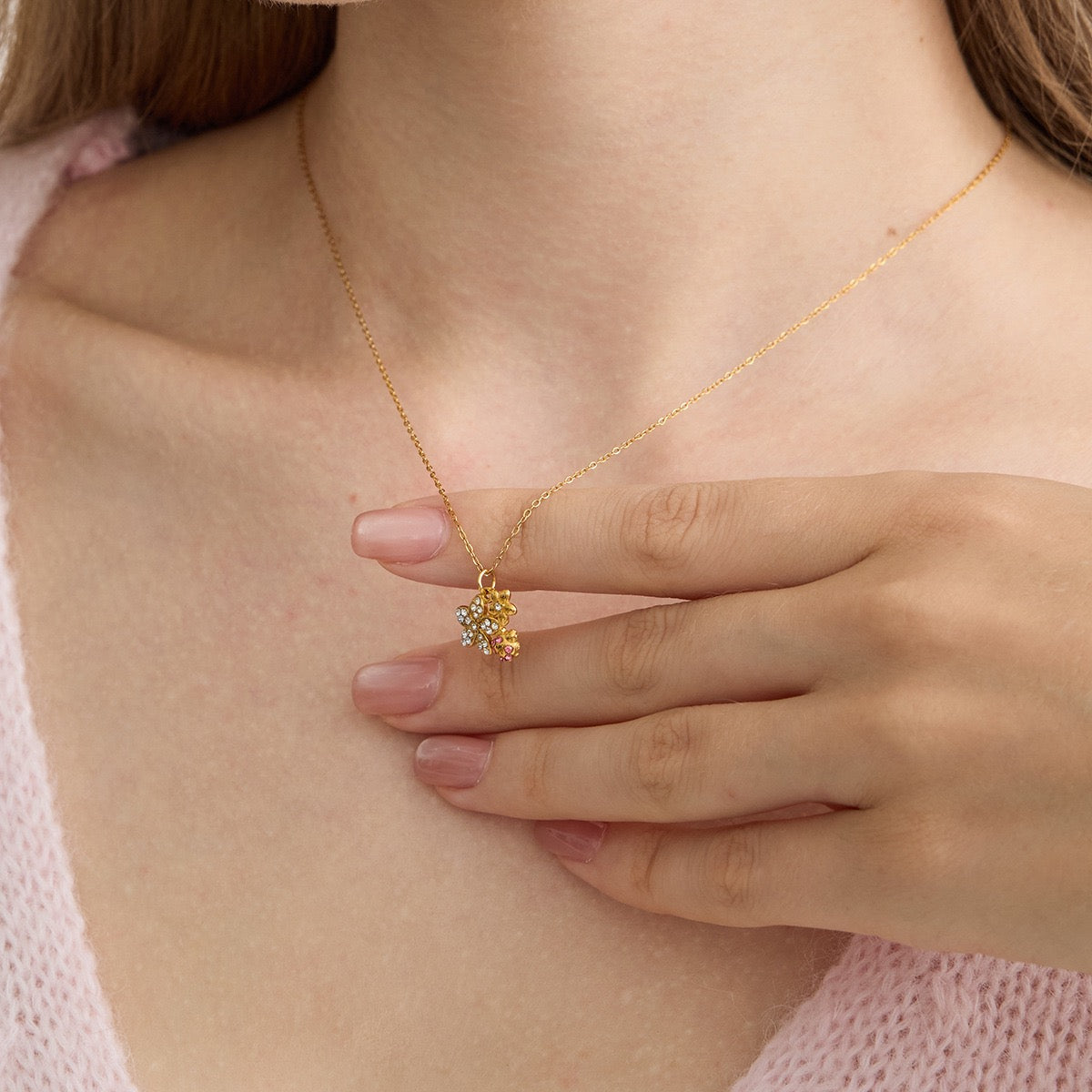 Dainty Gold Layered Necklace with Floral Pendants – Elegant Flower Charm Necklace for Women