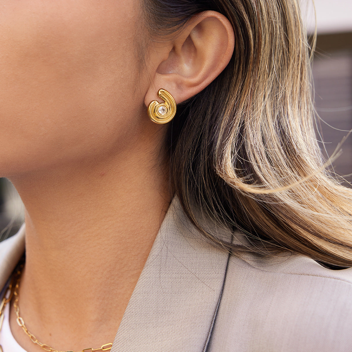 Twisted C-Hoop Zircon Earrings