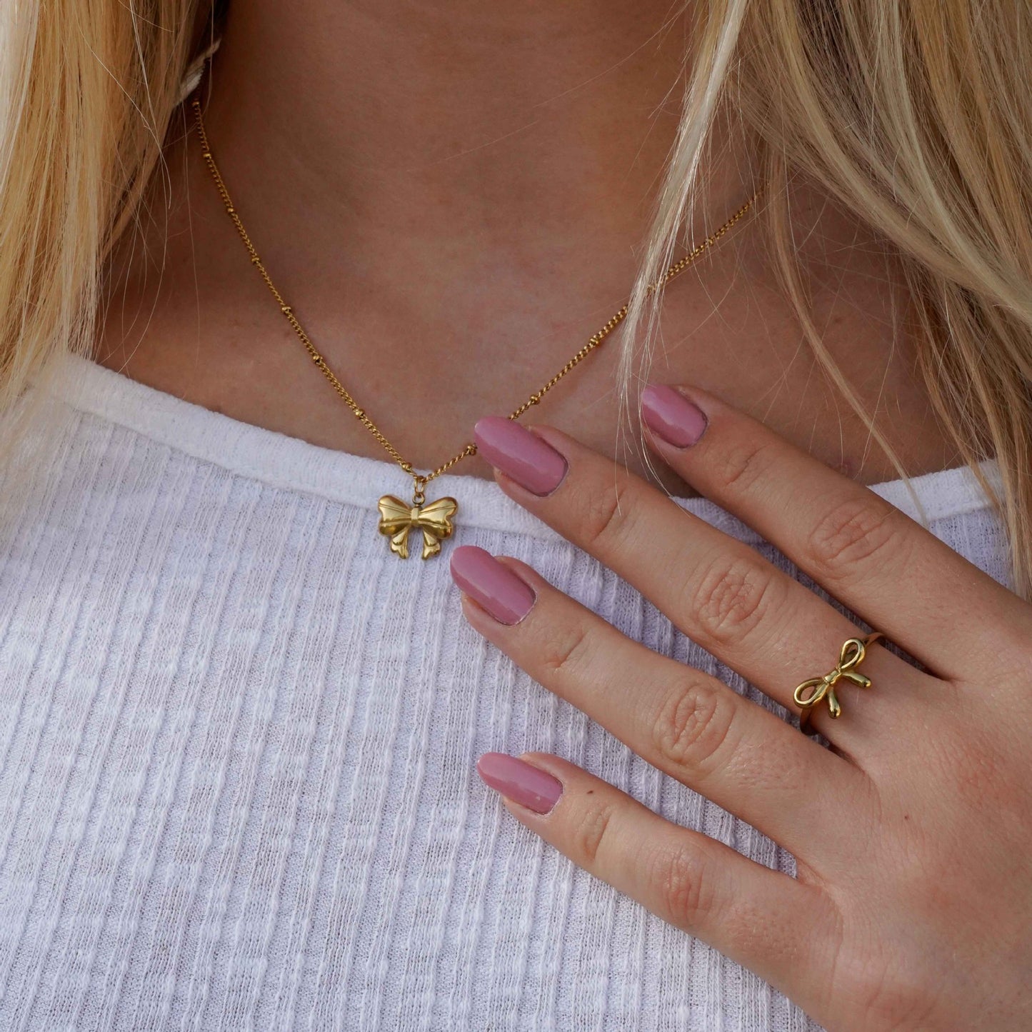 Gold - Plated Bow - Shaped Pendant Necklace with Heart - Cut Crystals