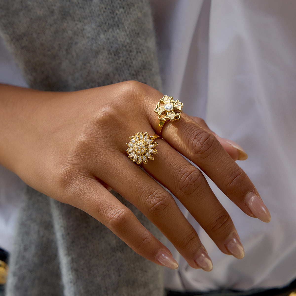 360° Rotatable Flower Ring – Gold Tone Cubic Zirconia Ring for Women