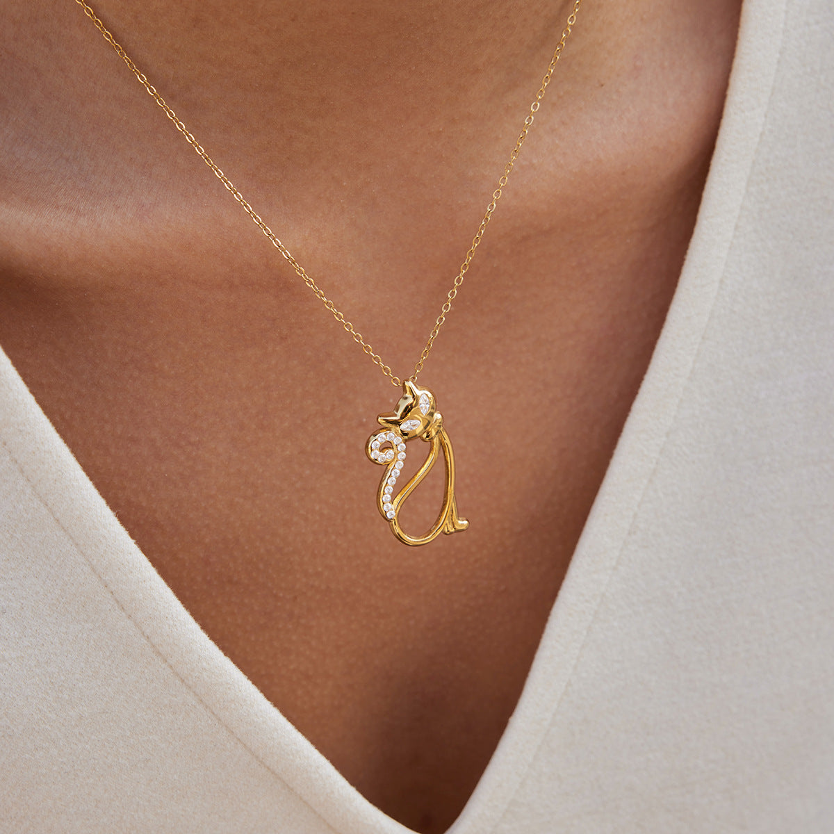 Elegant Cat - shaped Pendant Necklace with Zircon